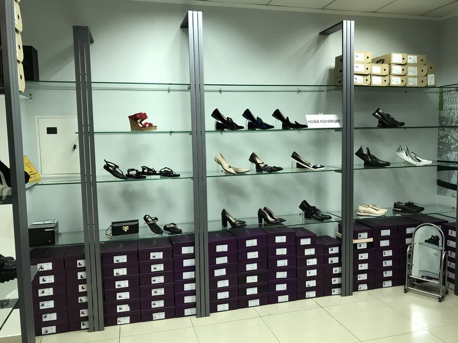 Стелажі обладнання