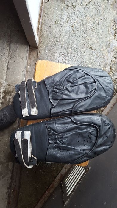 Боксерські лапи та рукавчки боксерські.