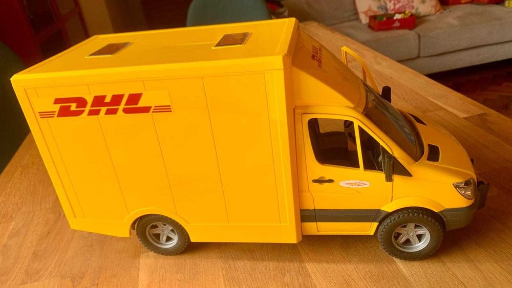 Carrinha DHL brinquedo