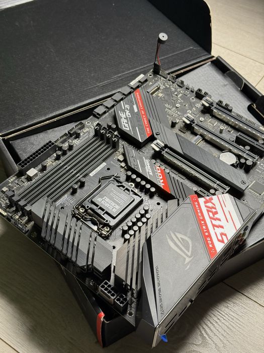 Материнська плата Asus ROG Strix Z490-H Gaming PCI-Ex16