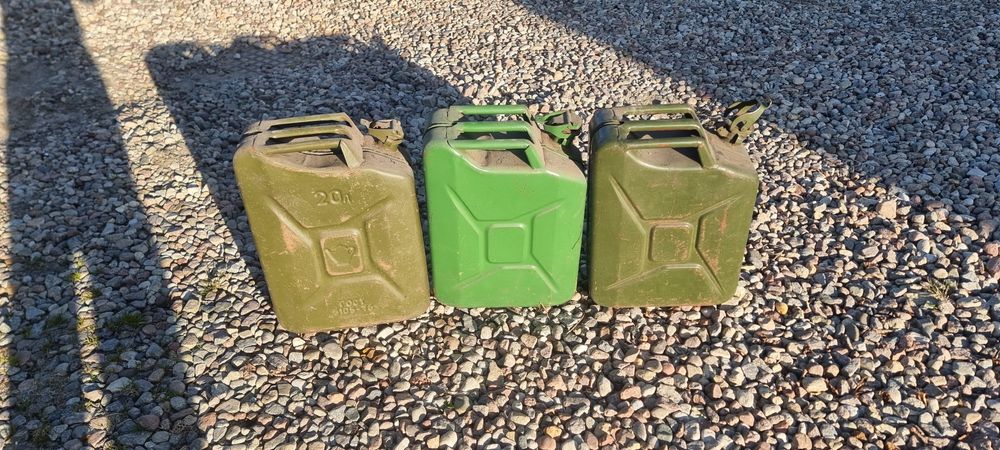 kanistry metalowe na paliwo 20l –  wojskowe, prl
