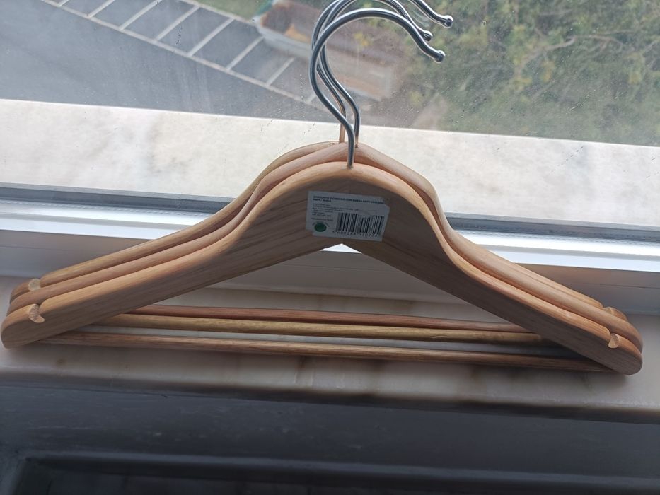 35 cêntimos cada  cabide