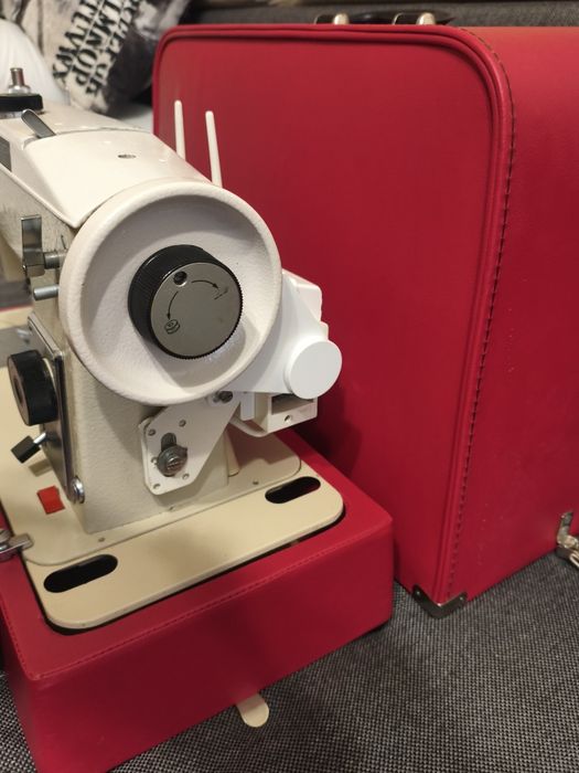 Po dokładnym serwisie maszyna do szycia Łucznik 438