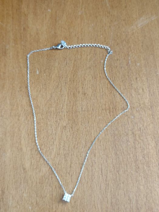 colar da marca swarovski