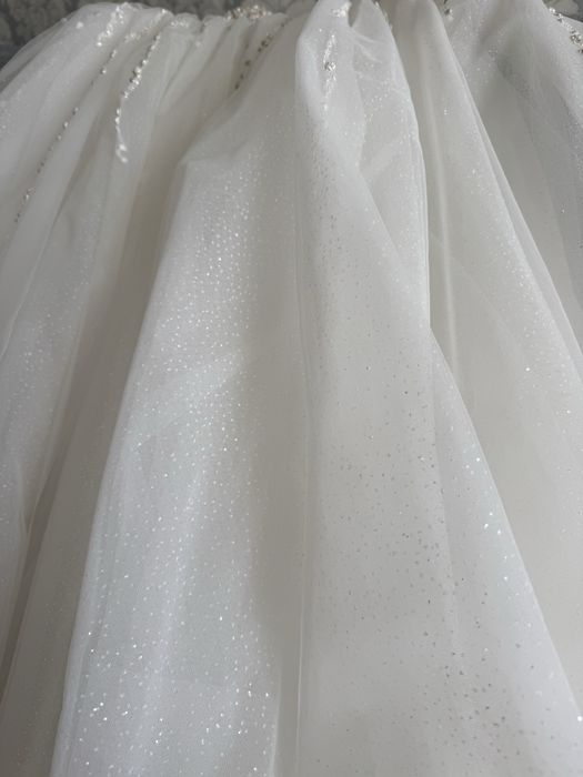 Продаю весільну сукню