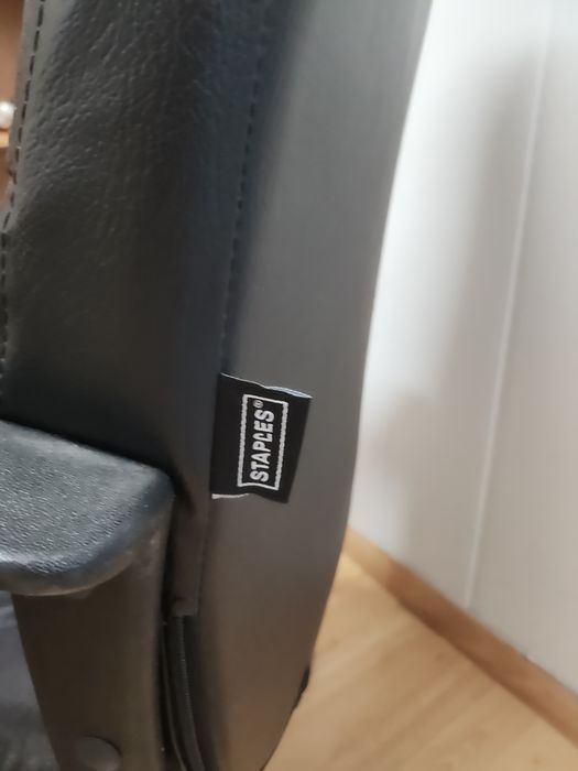 Cadeiras de escritório Staples – pele sintética