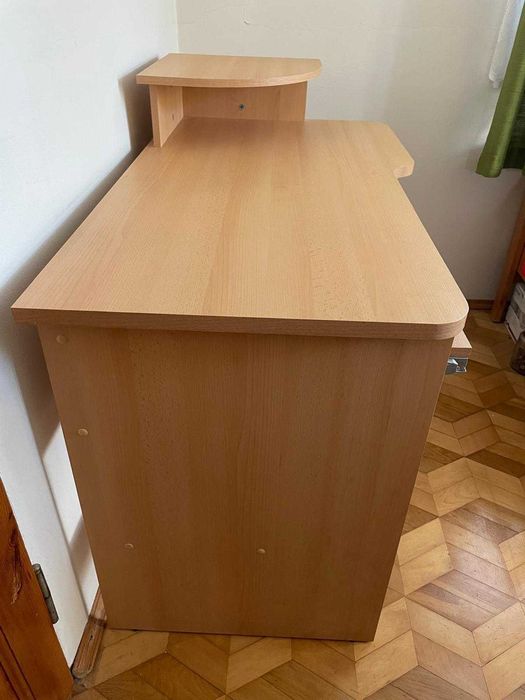 Biurko szkolne w idealnym stanie - jak nowe, polecam.