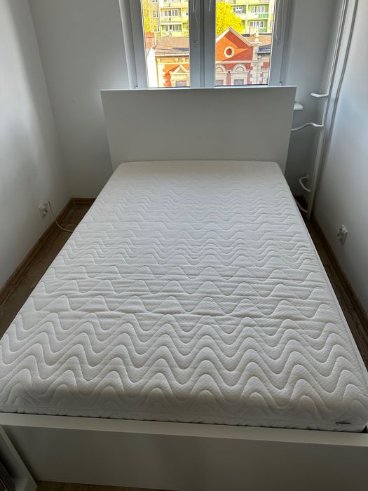 Biała rama łóżka IKEA Malm 140x200