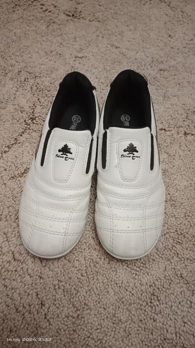 Кросівки для занять спортом