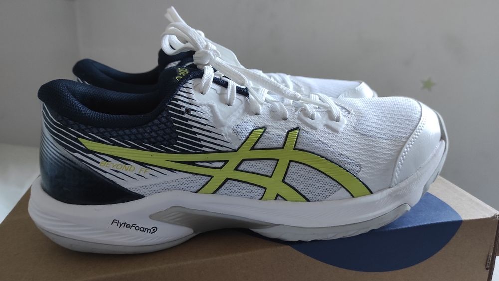 Buty ASICS Beyond FF white/glow yellow do siatkówki rozmiar 41,5