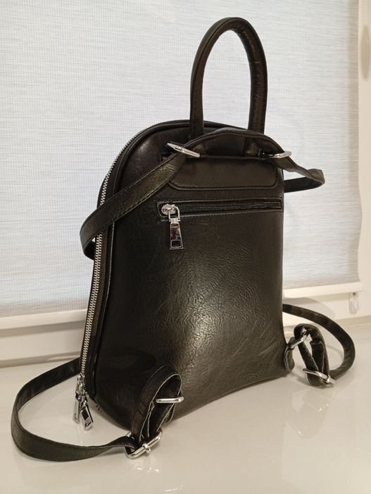 Жіноча сумка-рюкзак  (чорна), дешеві гаманці!