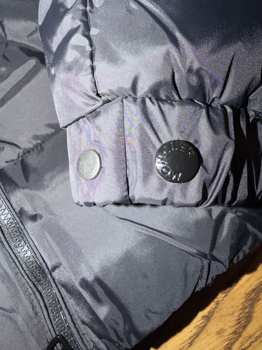 Пуховик бренду Moncler. Moncler