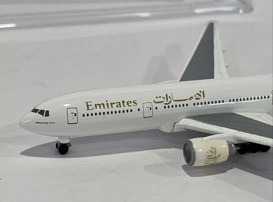Boeing 777-200 Emirates Herpa 1 500