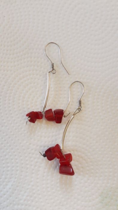 Srebrne kolczyki z koralem grona