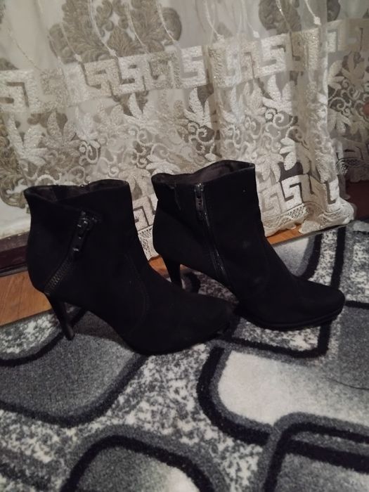 Взуття жіноче розмір 37