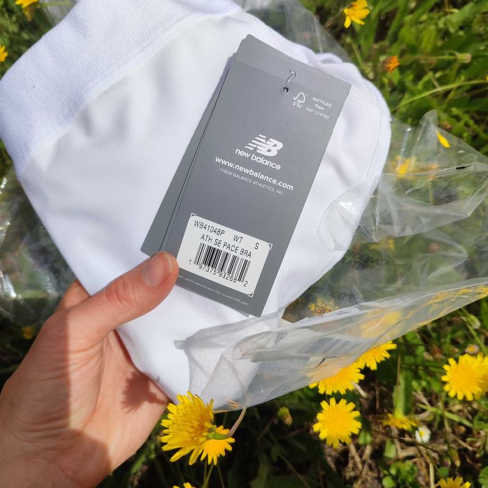 New Balance Top Desportivo Branco WB4104 Corrida Fitness Suporte Médio