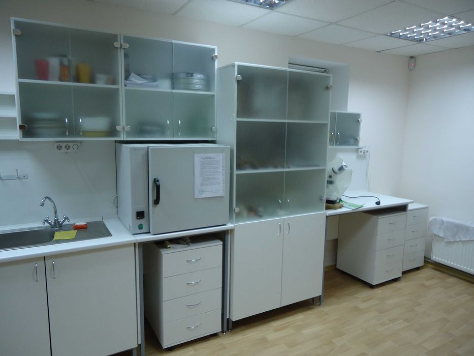 Стіл лабораторний