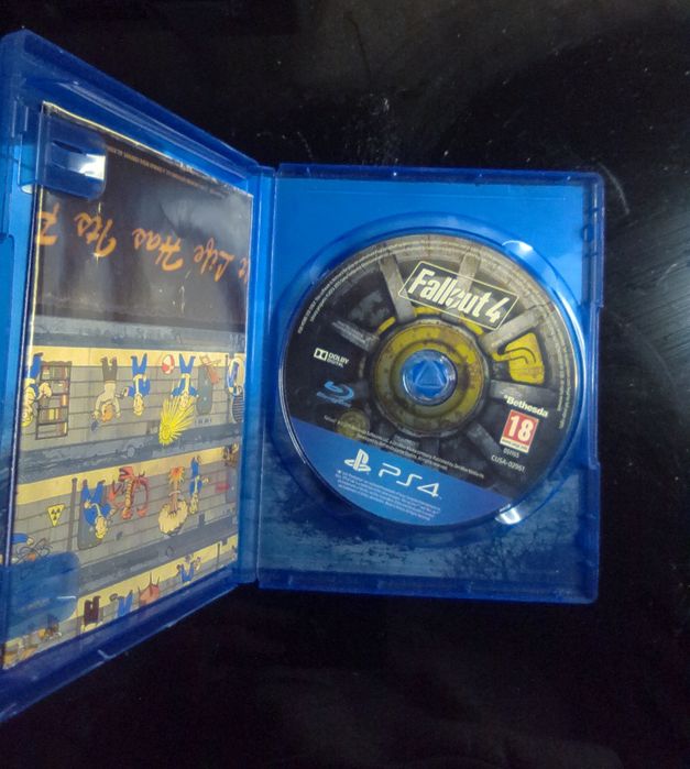 2 jogos PS4 / Pes2018 e Fallout4 (10€ os 2 jogos)