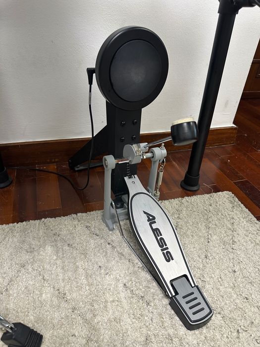 Bateria eletrónica Alesis Nitro Max Drum