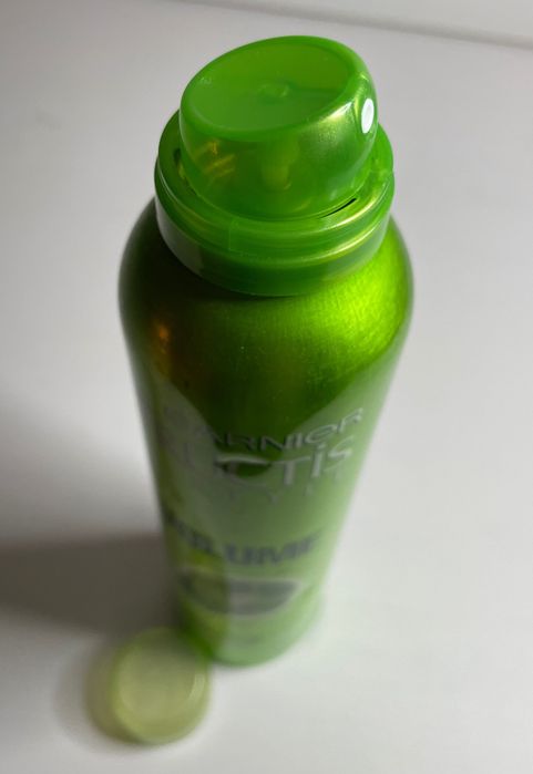 GARNIER Fructis Lakier do włosów Volume 4 250ml (102)