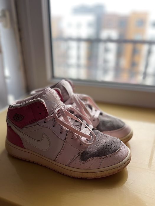 Кросівки жіночі Nike Air Jordan 1 Mid