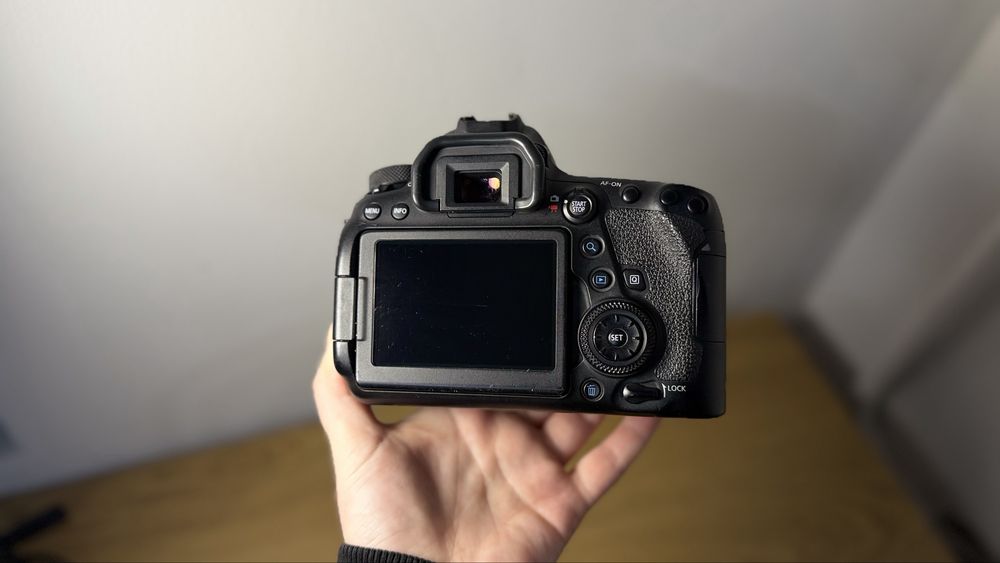 Canon EOS 6D Mark II Body