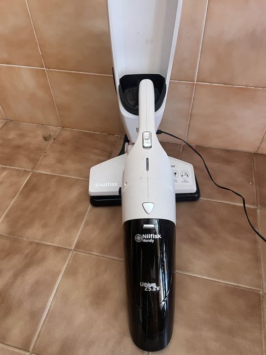 Nilfisk avariado para pecas , aspirador vertical 2 em 1