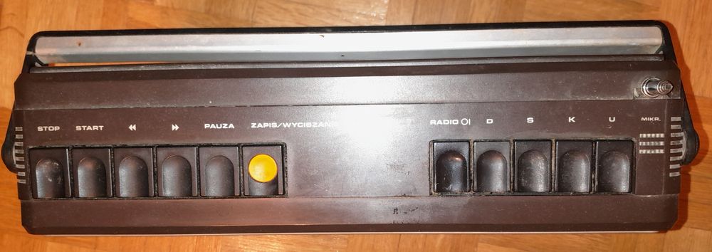Radiomagnetofon  RM 221