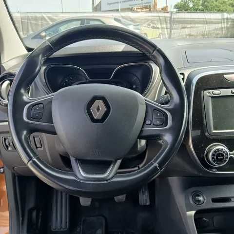 No Stand ACarvalho, apresentamos este Renault Captur 2019 com 105986 km, motor Gasolina  de 90 cv e caixa Manual de 5 velocidades.
