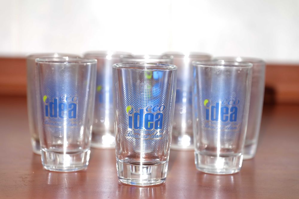 Стопки для водки, рюмки для водки.