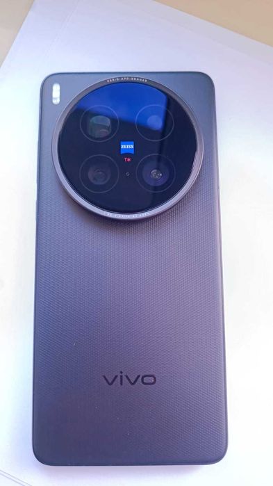 VIVO x200ultra 12+12 / 256 gb