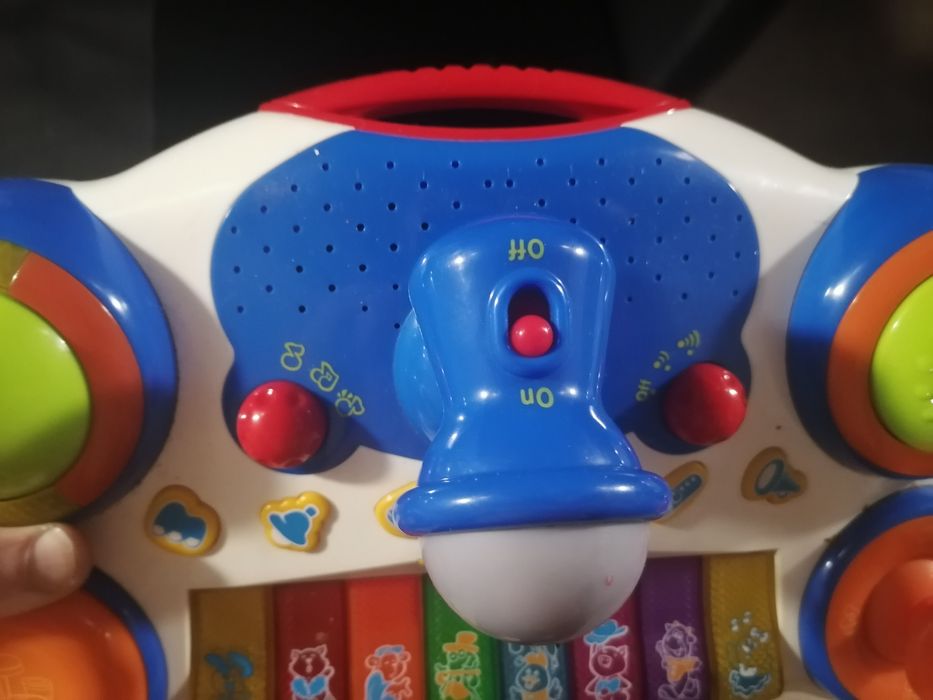 Piano para bebé com luzes