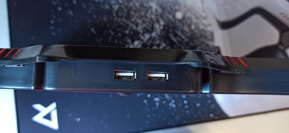 Продам охолоджуючу підставку для ноутбука