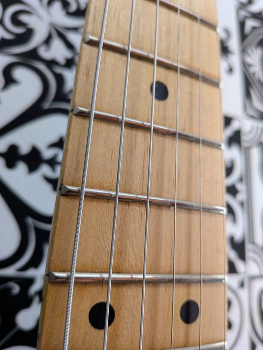 Guitarra Elétrica Behringer (Preta) - Com Setup e Ação Baixa