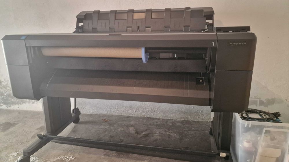 Plotter HP DesignJet T930 usado em bom estado