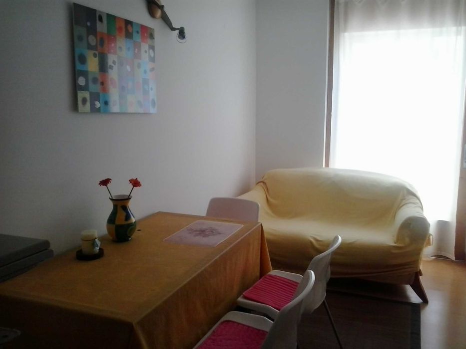 Quarto Lisboa estudantes sexo femino Lumiar linha amarela do metro Cidade Universitária