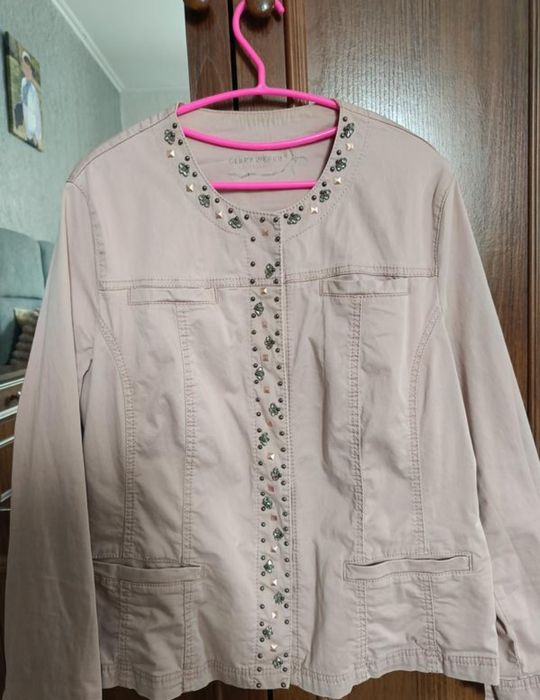 Продаю жіночи джинсовий піджак