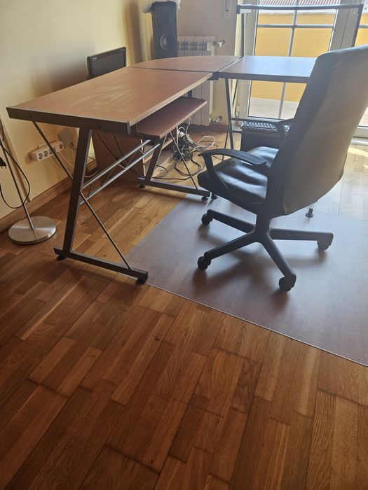 Secretária em L com oferta de cadeira