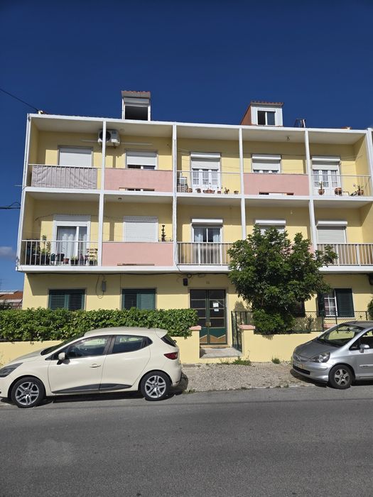 Arrendo apartamento T3 no Feijo