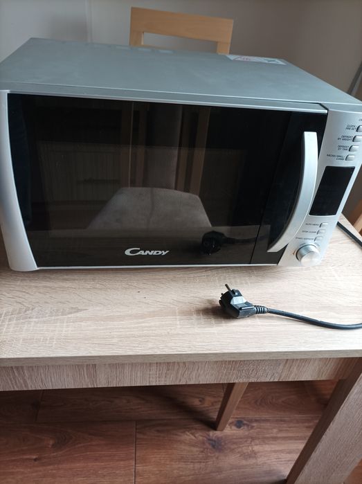 Kuchenka mikrofalowa candy