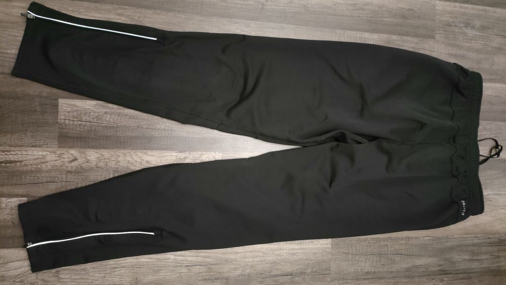 dresowe , sportowe, grubsze spodnie NIKE dri -fit z zamkami