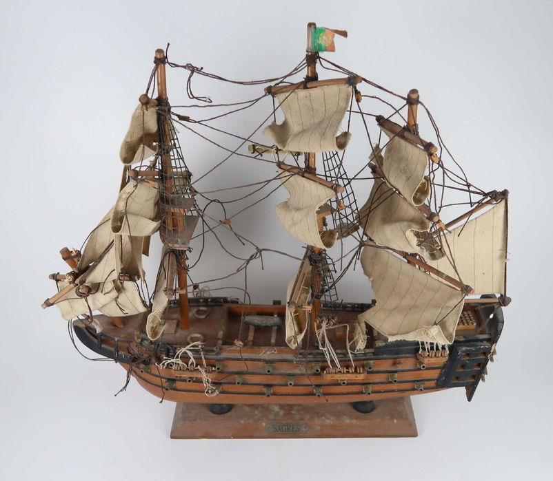 2 Maquetes de embarcações - 43 cm
