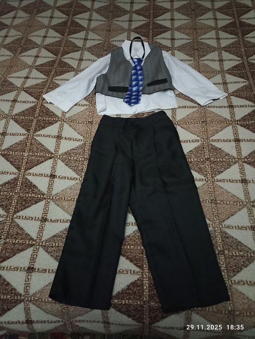 Продам дитячий костюм на школяра для хлопчика!