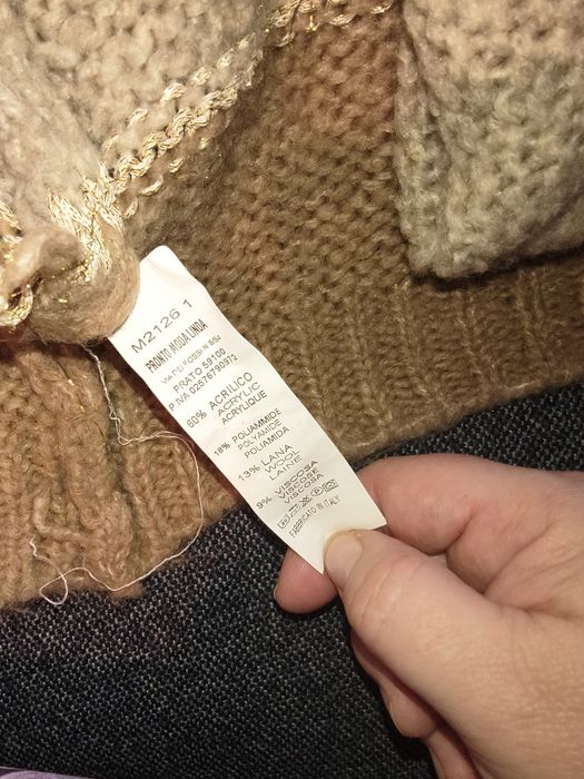 Sweter kolorowy z złotą nitką