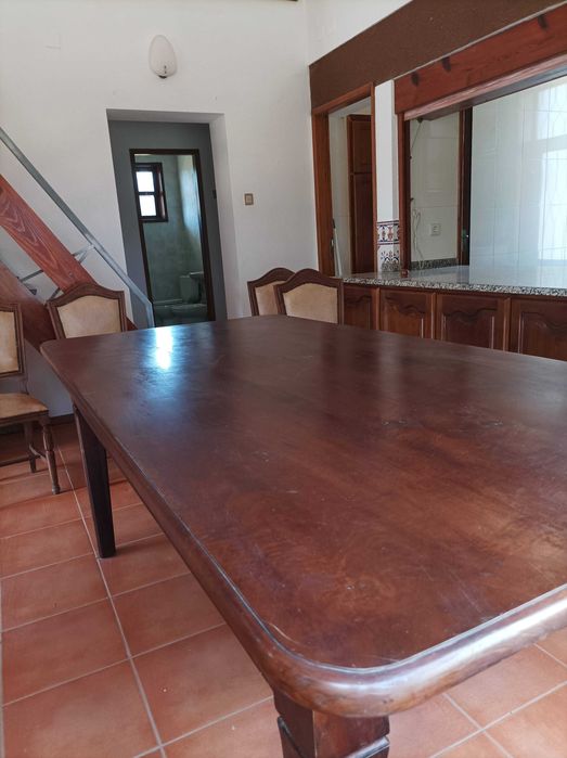 Mesa de jantar antiga em madeira maciça
