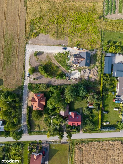 Działka budowlana z mediami w cichej okolicy