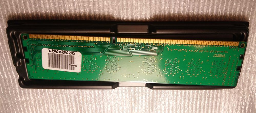 Память Hynix DDR3 2Gb 1333MHz PC3-10600U CL9 1R8 (HMT325U6BFR8C-H9)