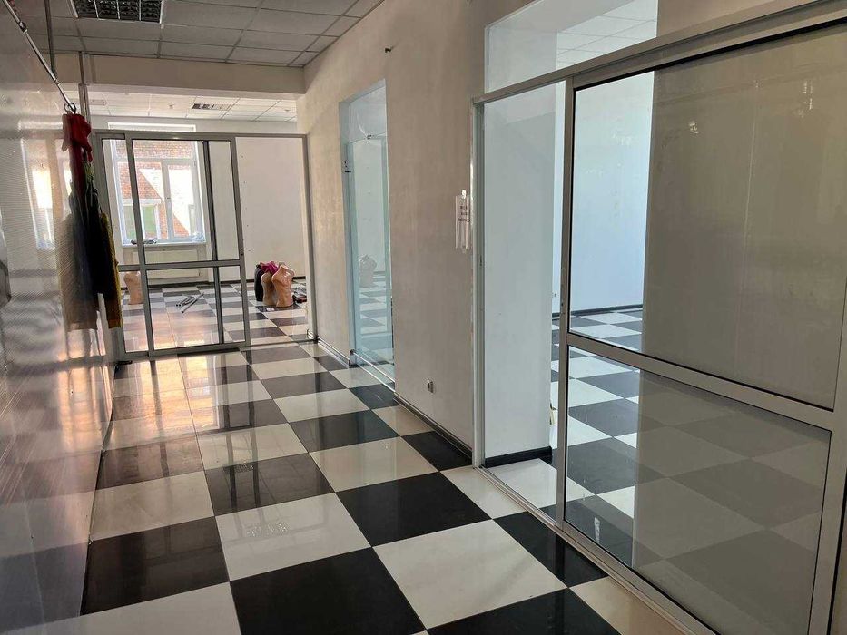 Оренда комерційного приміщення в центрі 67м кв. під магазин, салон, оф