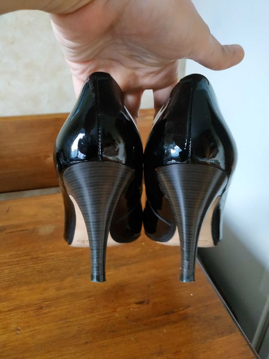 Весільні лакові туфлі човники на підборах CLARKS 39 розмір 25 см