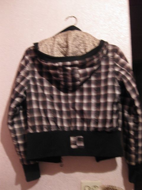 Продам куртку в клетку